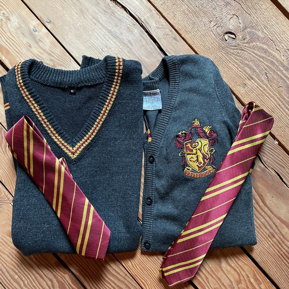 Harry Potter Gray Sweater (XL) and Cardigan (S) with Tie Set